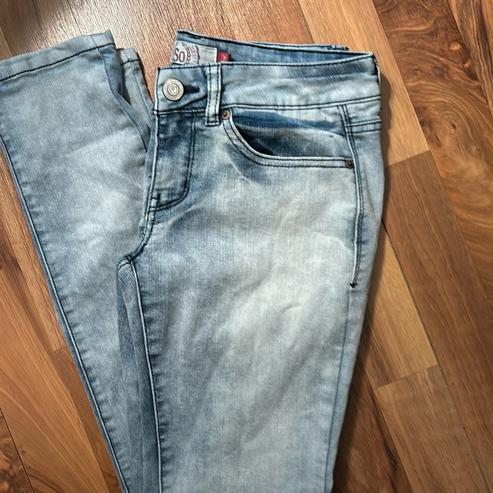 Juniors low rise acid wash skinny jeans